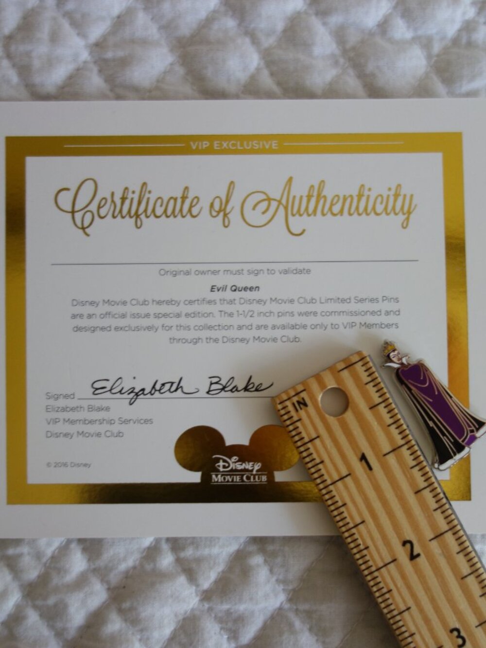 New NIP 2016 DISNEY MOVIE CLUB – VIP Membership Evil Queen Pin w/ Certificate of - Picture 3 of 3